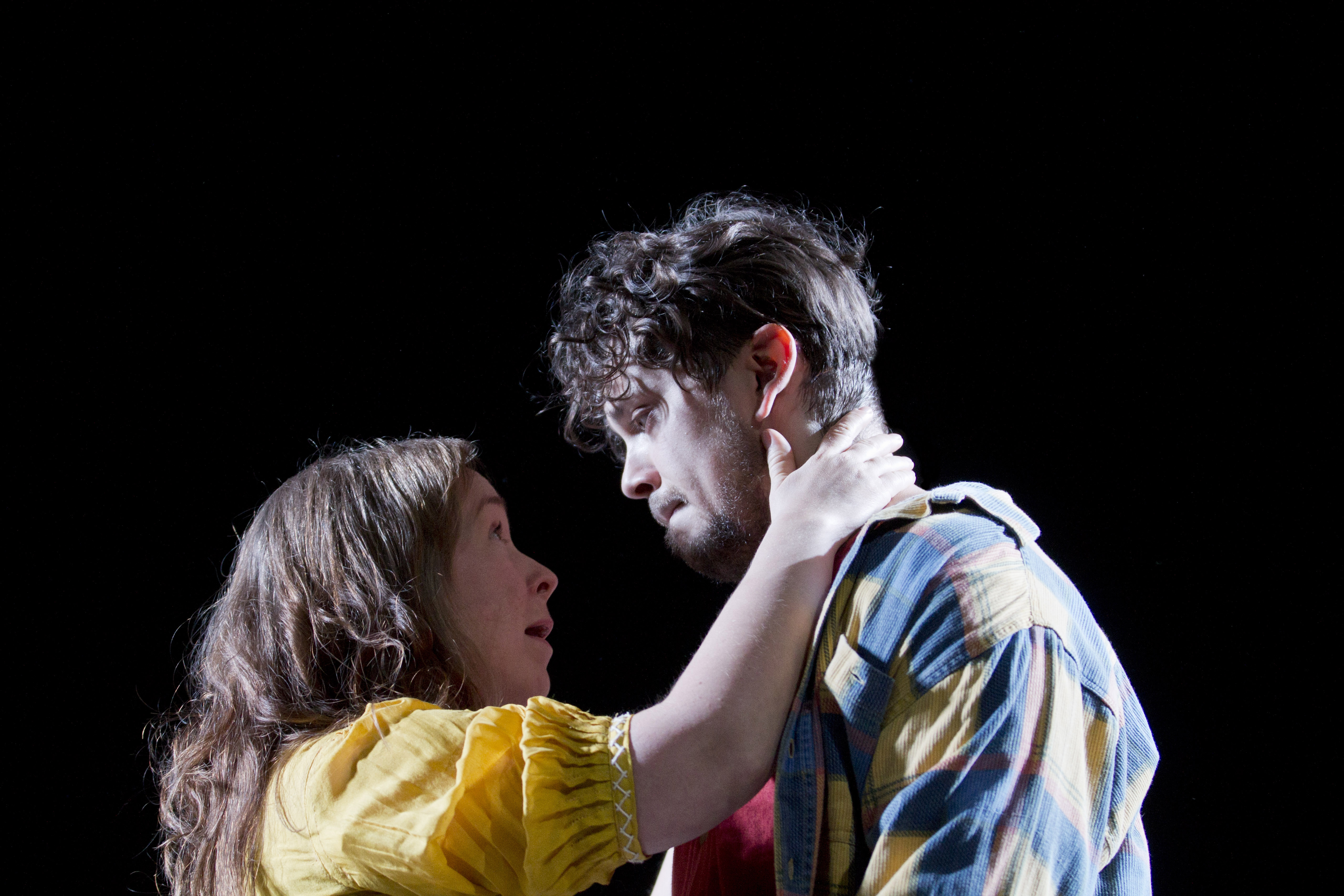 Taivaslaulu teatteriversiona kirjaa ahdistavampi