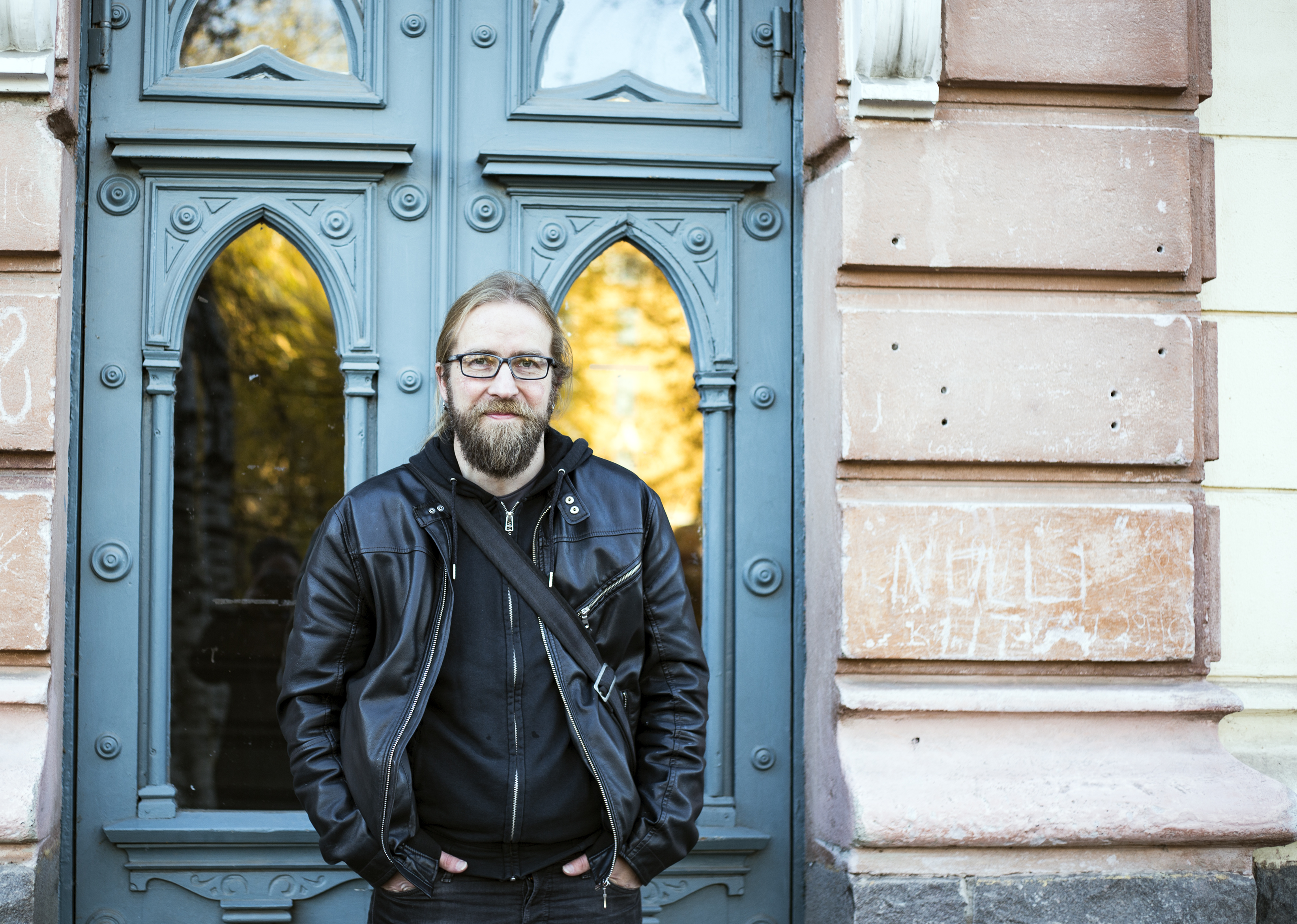 Surutyö synnytti kiitellyn sarjakuvateoksen – Harri Filppa puki nuoren lesken kokemukset kirjan kansiin