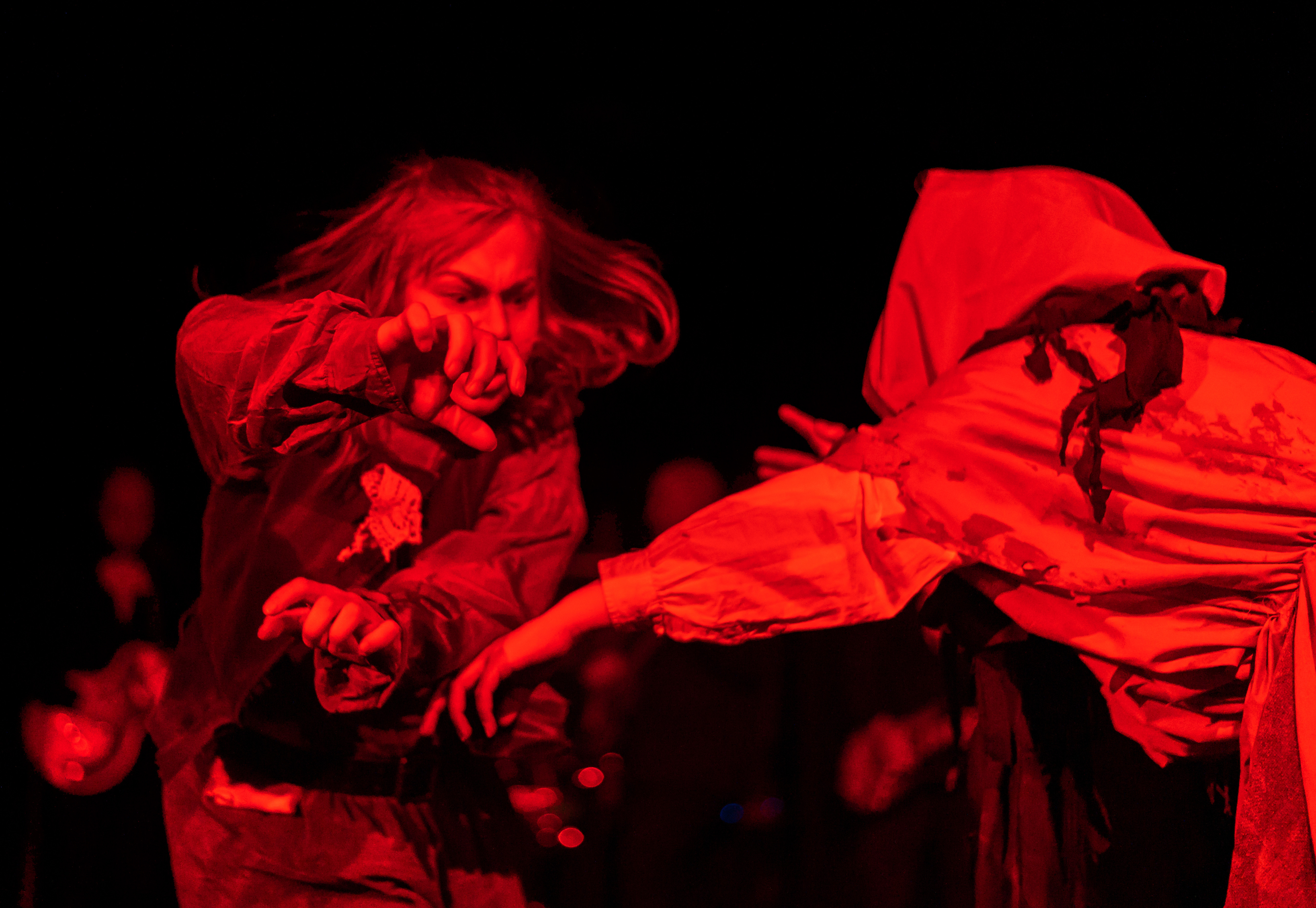 Arvio: Piikikäs zombimusikaali ottaa kantaa kepeästi