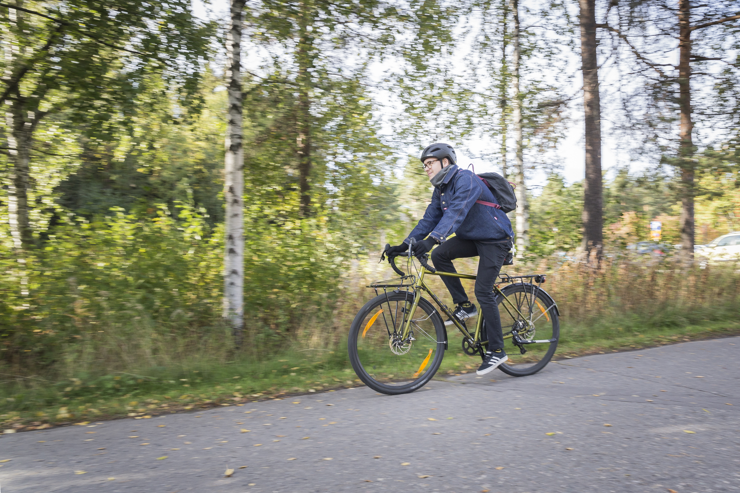 Kemian opiskelija Antti Nurmesjärvi pyöräilee paitsi arjessa, myös harrastuksenaan. Hän myös huoltaa pyöränsä itse.