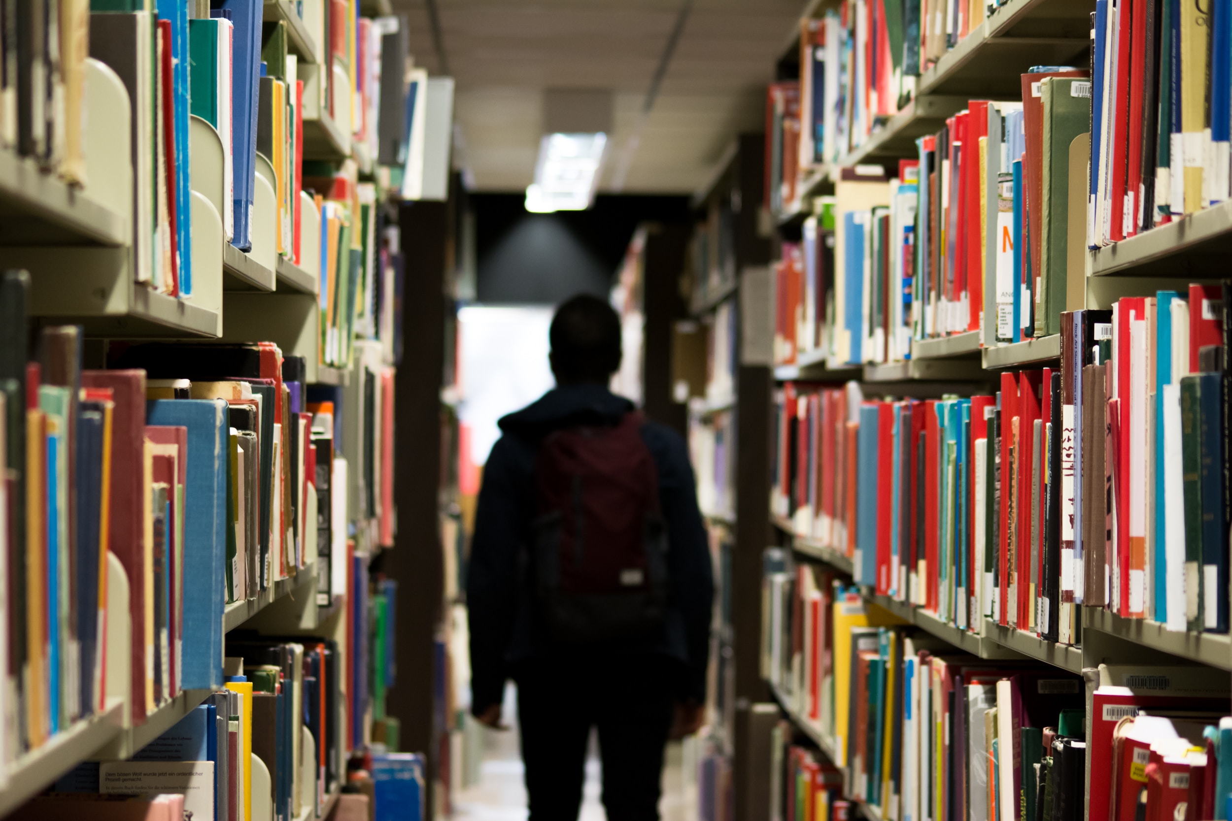 "In the past they said that 'great science is built on the shoulders of giants'. Nowadays, research appears to be built on the shoulders of thousands of tiny giants", writes Marcelo Goldmann. Pic: Banter Snaps on Unsplash.com.