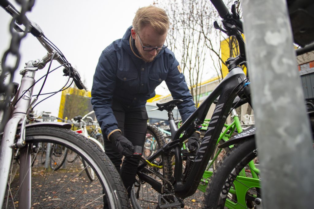 According to Eemeli Bergström’s experience, attitudes toward cycling are good in Oulu as well as in whole Finland. “In other countries biking is only for kids, here everyone bikes.”