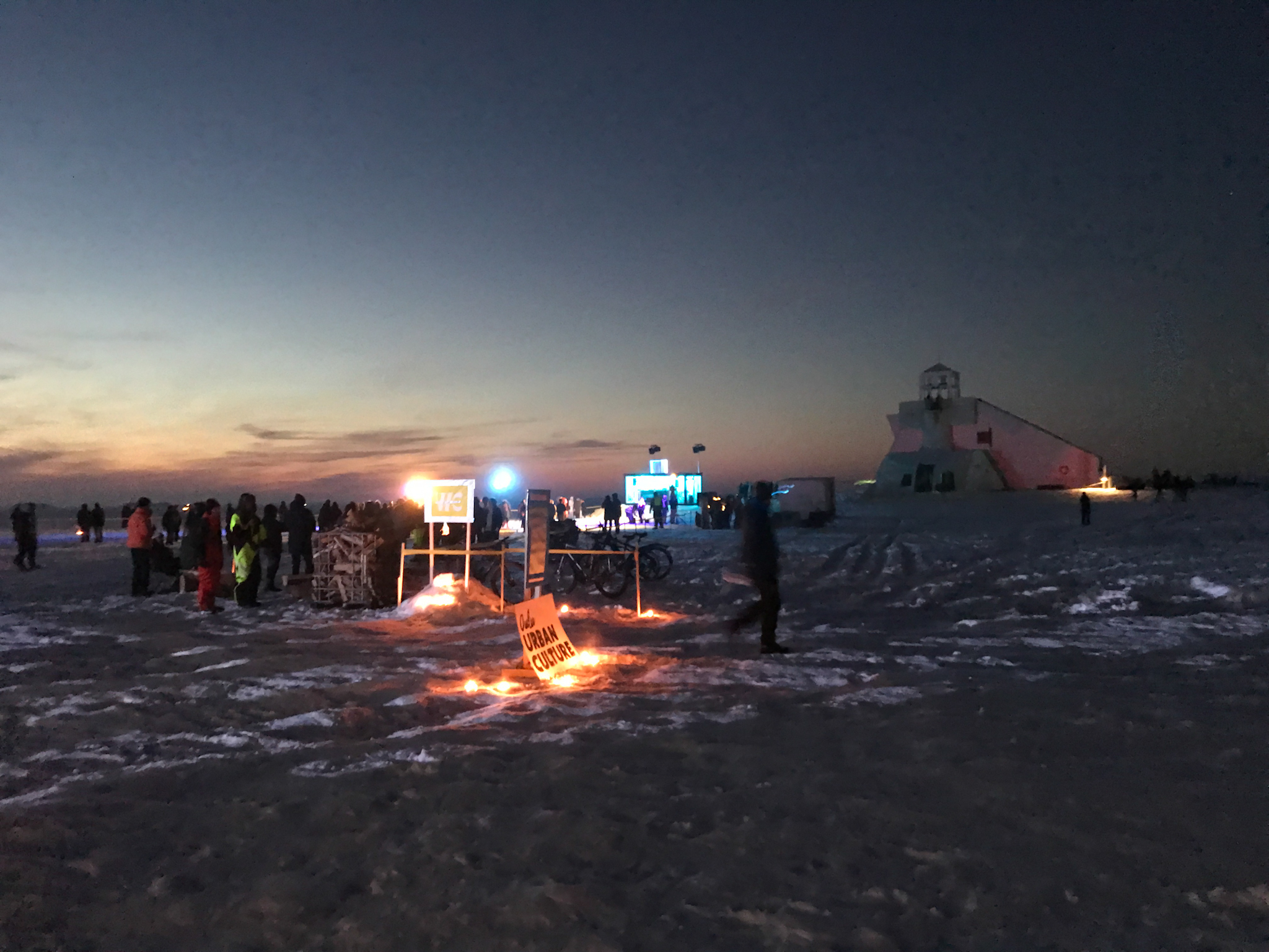 Arktinen Frozen People -festivaali liikutti juhlakansaa ja toi iloa talven keskelle