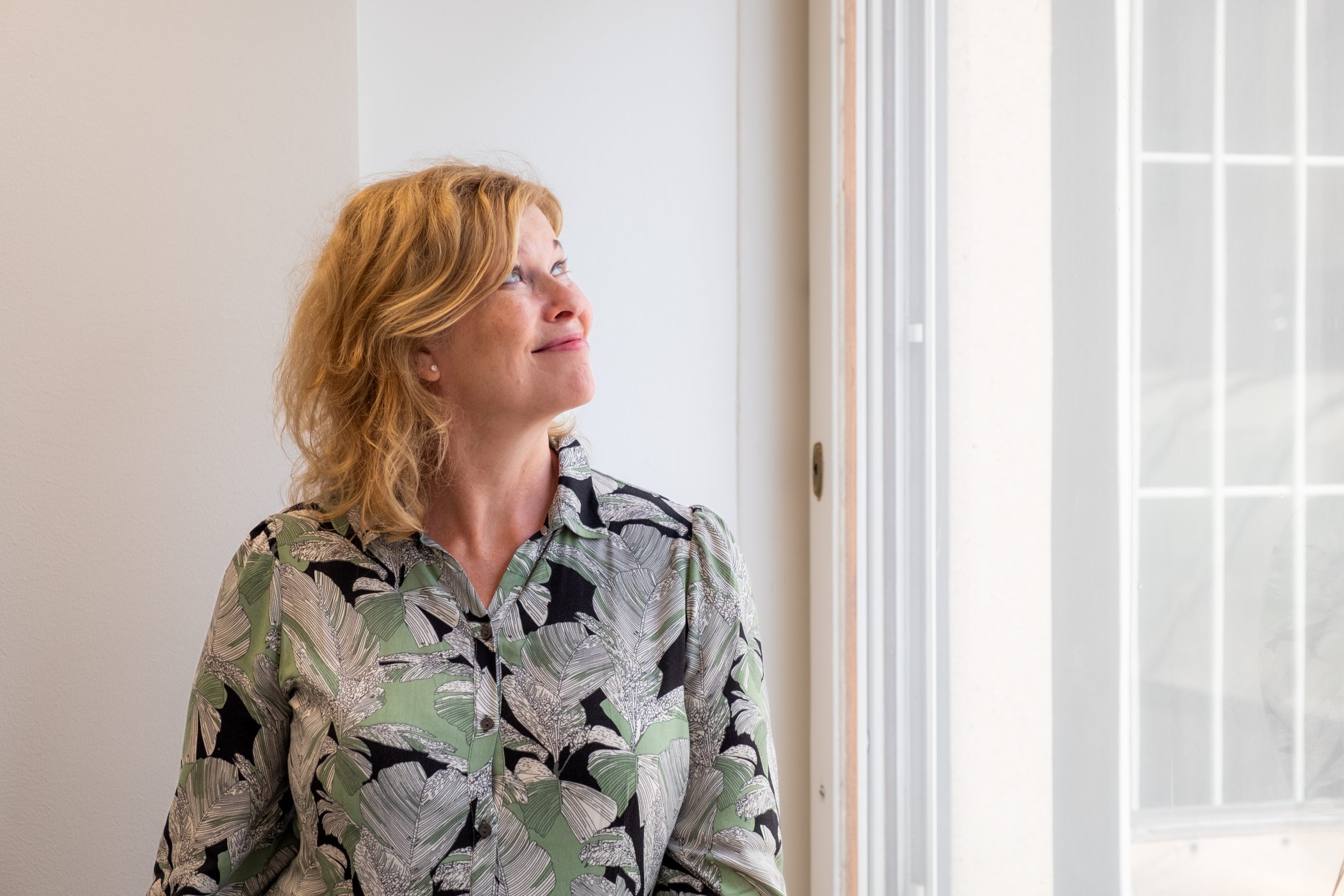 ”Tavallisten ihmisten tavallinen työpaikka” – Kati Laitisesta piti tulla opettaja, mutta EU-ura veikin mukanaan