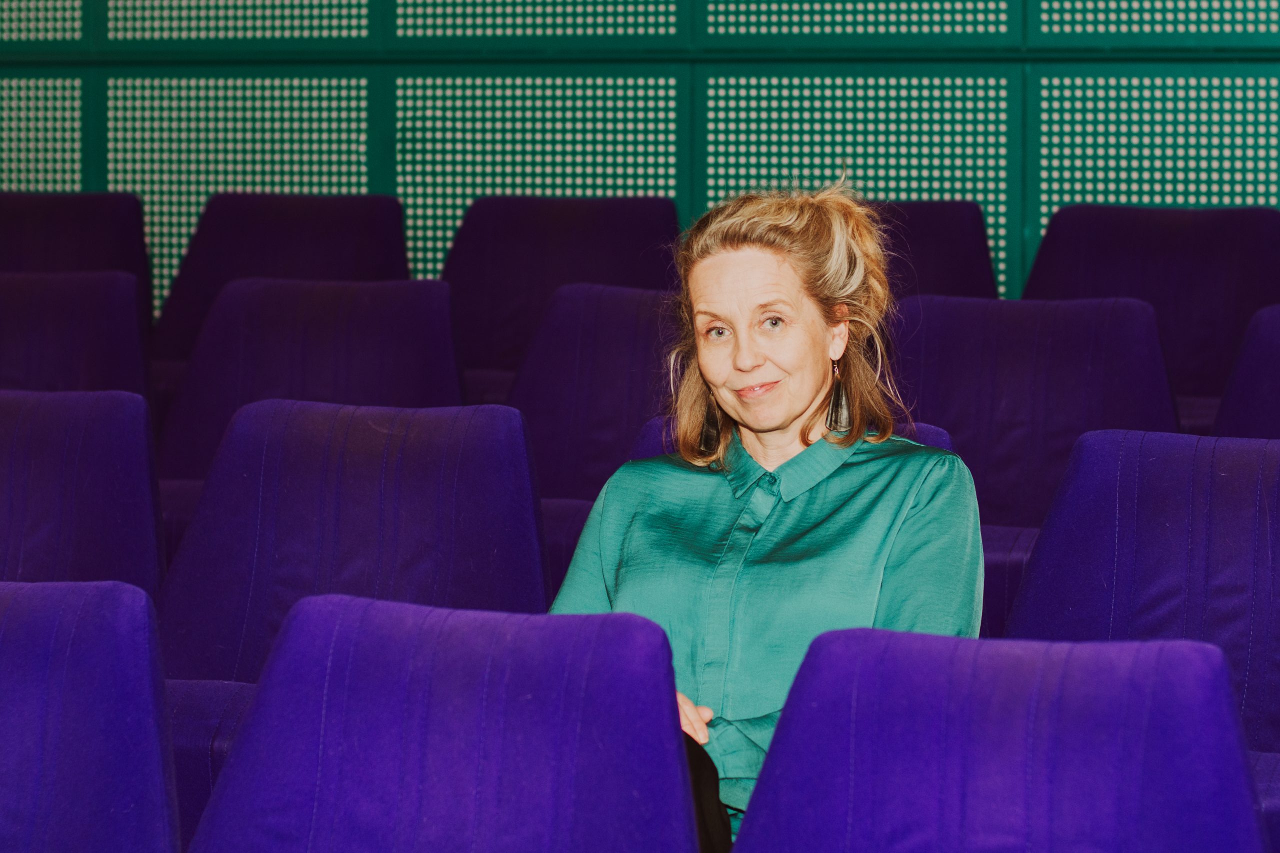 Venla Aakko katsomossa.